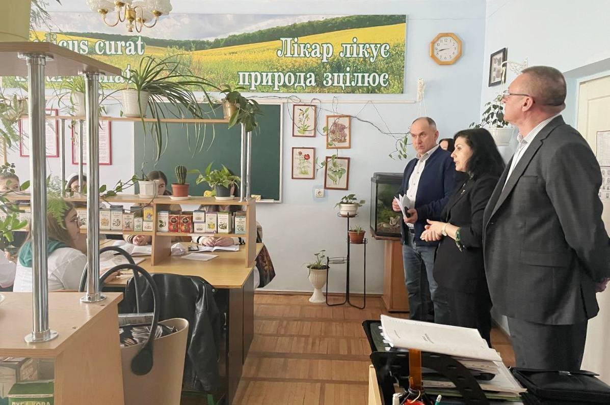 У кабінеті медичної ботаніки